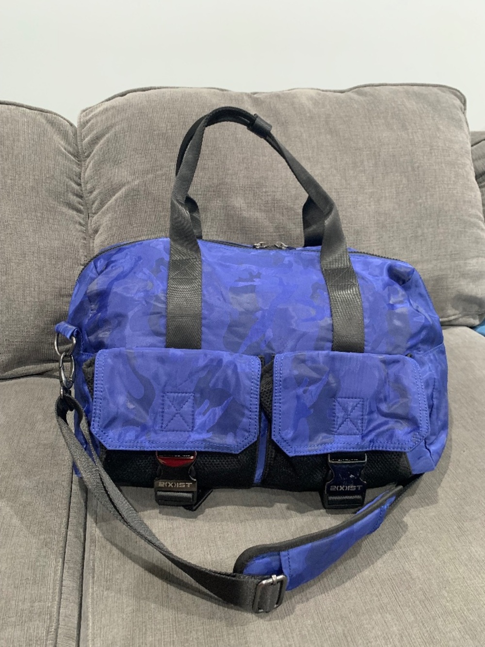 2(X) ist Men's Dome Duffle Cobalt Camo Bag